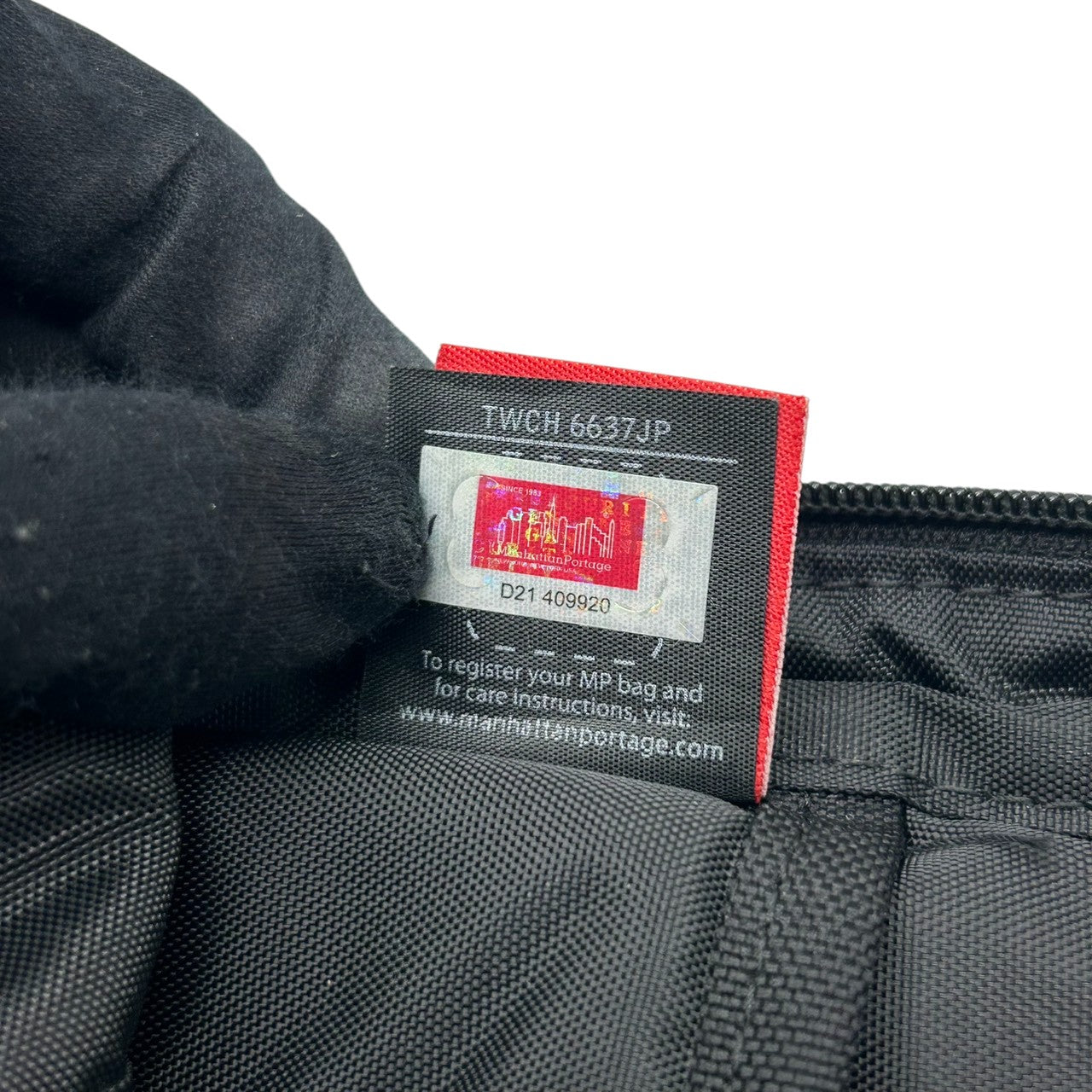 【美品】Manhattan Portage マンハッタンポーテージ バックパック リュックサック A4収納可 薄マチ スリム ナイロン ブラック 黒 カジュアル メンズ レディース ユニセックス 通勤通学 スタイリッシュ 人気モデル クリーニング済み s51