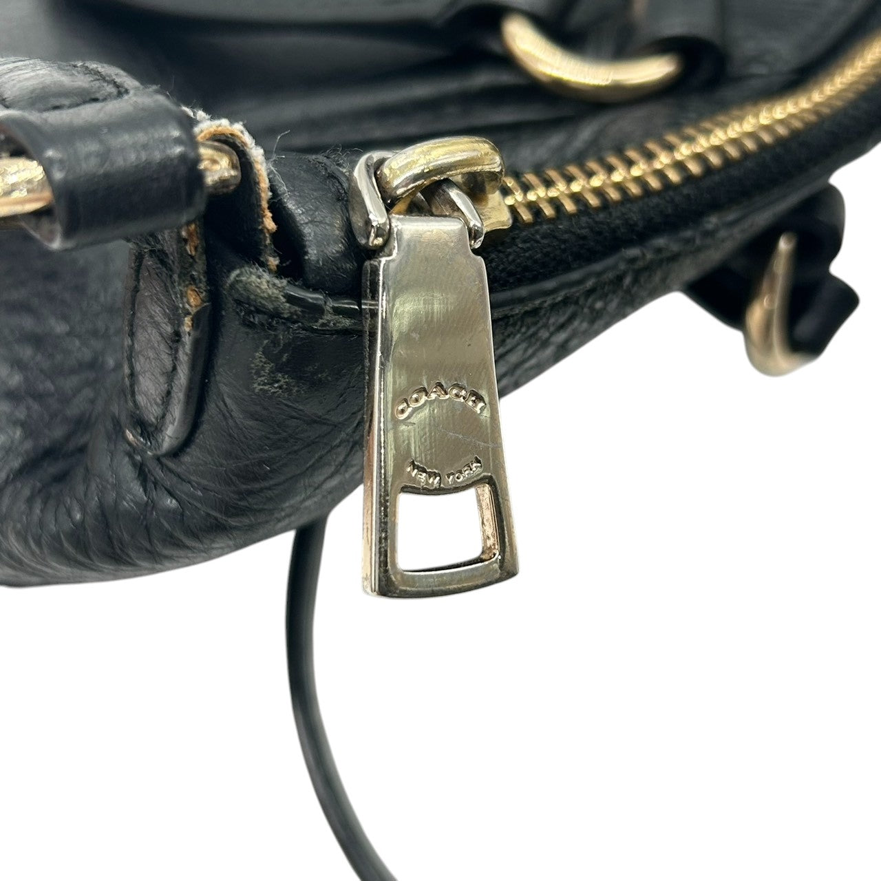 【COACH】コーチ 2WAY ハンドバッグ ショルダーバッグ プレーリーサッチェル 斜め掛け可 クロスボディ 本革 ペブルドレザー ブラック 黒 ゴールド金具 ホースアンドキャリッジロゴ レディース エレガント ビジネス 人気モデル クリーニング済み s45