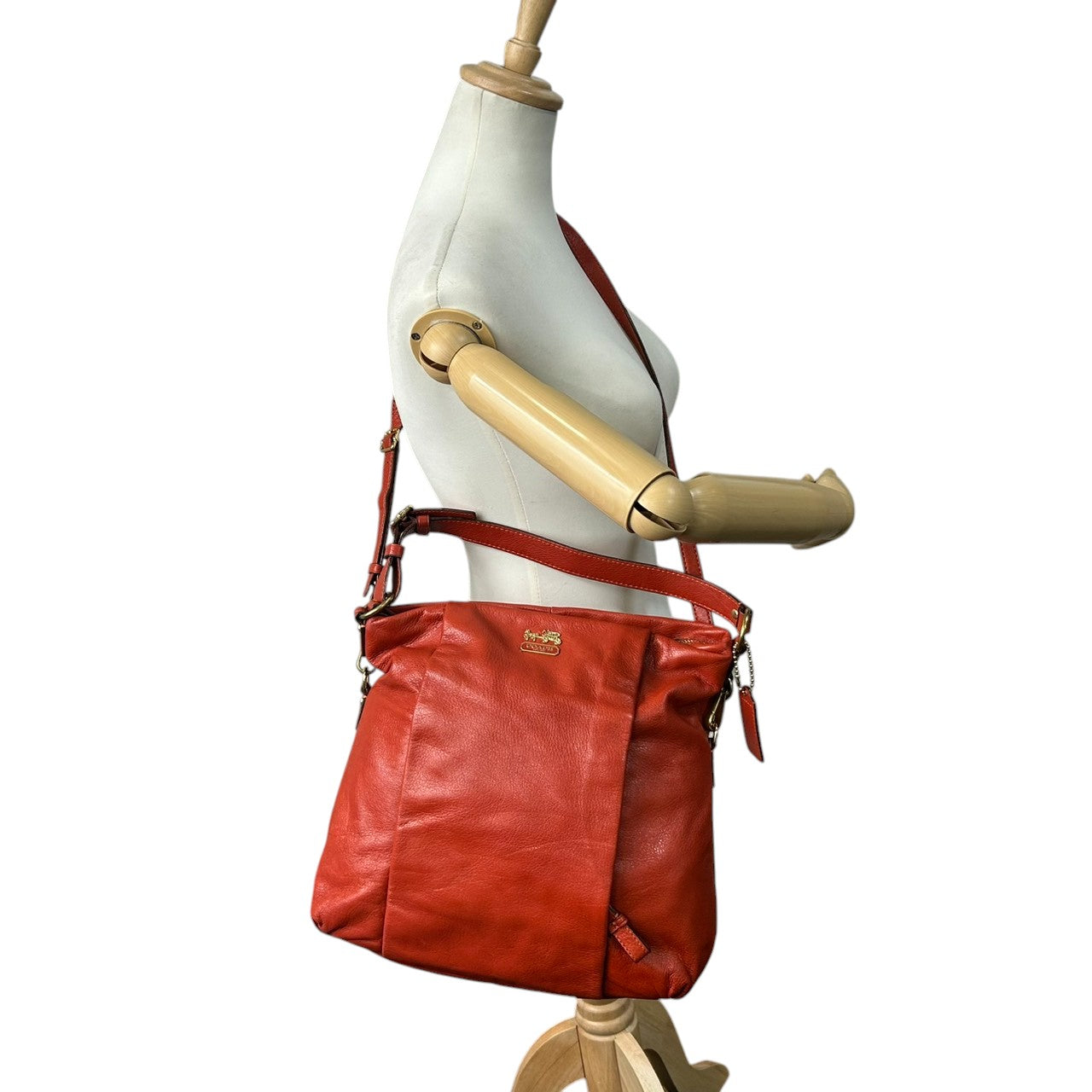 【美品】COACH コーチ 2WAY ショルダーバッグ ハンドバッグ F21762 ワンショルダー 斜め掛け可 A4収納可 大容量 本革 ペブルドレザー オレンジ レッド系 レディース エレガント カジュアル 通勤通学 人気モデル クリーニング済み s52