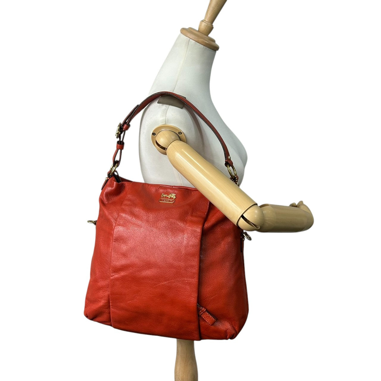 【美品】COACH コーチ 2WAY ショルダーバッグ ハンドバッグ F21762 ワンショルダー 斜め掛け可 A4収納可 大容量 本革 ペブルドレザー オレンジ レッド系 レディース エレガント カジュアル 通勤通学 人気モデル クリーニング済み s52