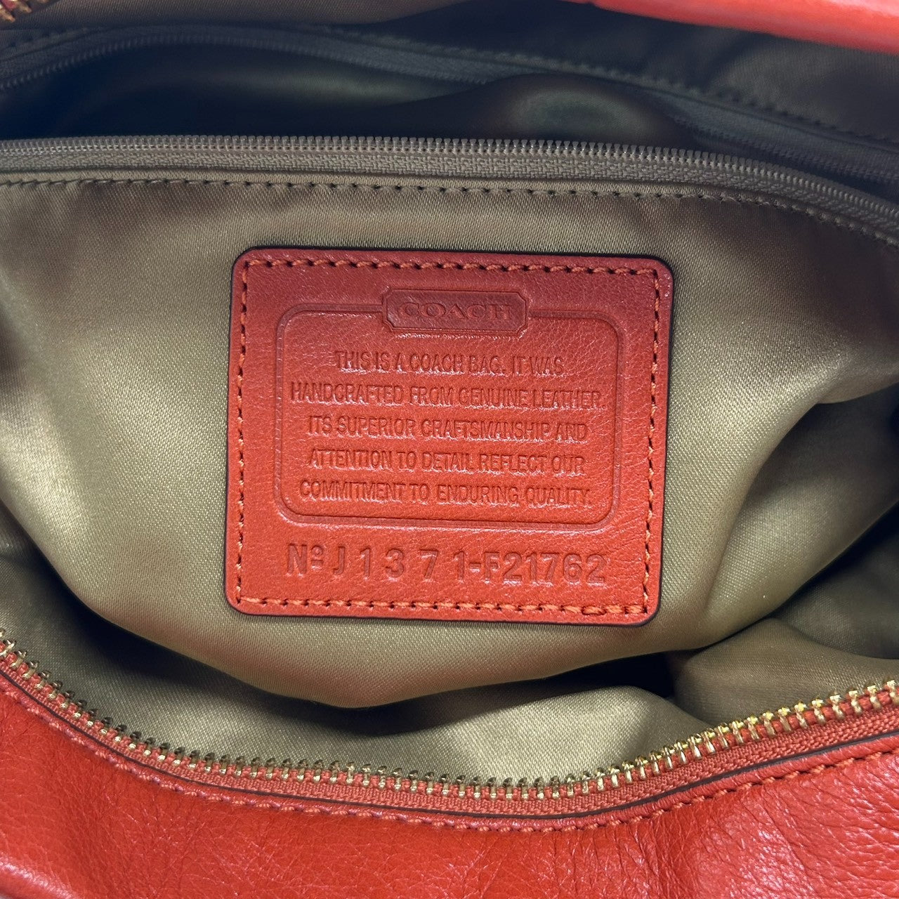 【美品】COACH コーチ 2WAY ショルダーバッグ ハンドバッグ F21762 ワンショルダー 斜め掛け可 A4収納可 大容量 本革 ペブルドレザー オレンジ レッド系 レディース エレガント カジュアル 通勤通学 人気モデル クリーニング済み s52