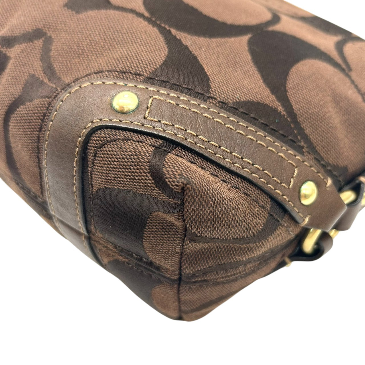 【未使用級/美品】COACH コーチ ハンドバッグ ワンショルダー アクセサリーポーチ シグネチャー キャンバス レザー ブラウン系 ゴールド金具 レディース クラシックデザイン コンパクト 人気モデル クリーニング済み s35