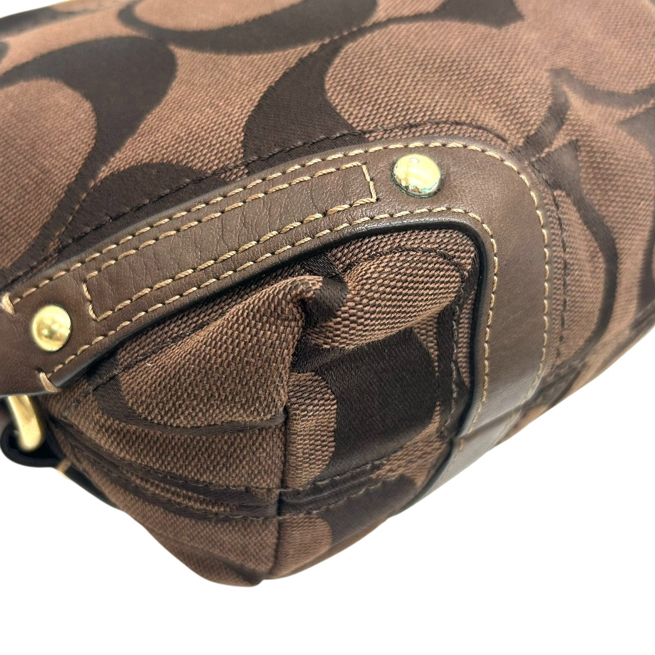 【未使用級/美品】COACH コーチ ハンドバッグ ワンショルダー アクセサリーポーチ シグネチャー キャンバス レザー ブラウン系 ゴールド金具 レディース クラシックデザイン コンパクト 人気モデル クリーニング済み s35
