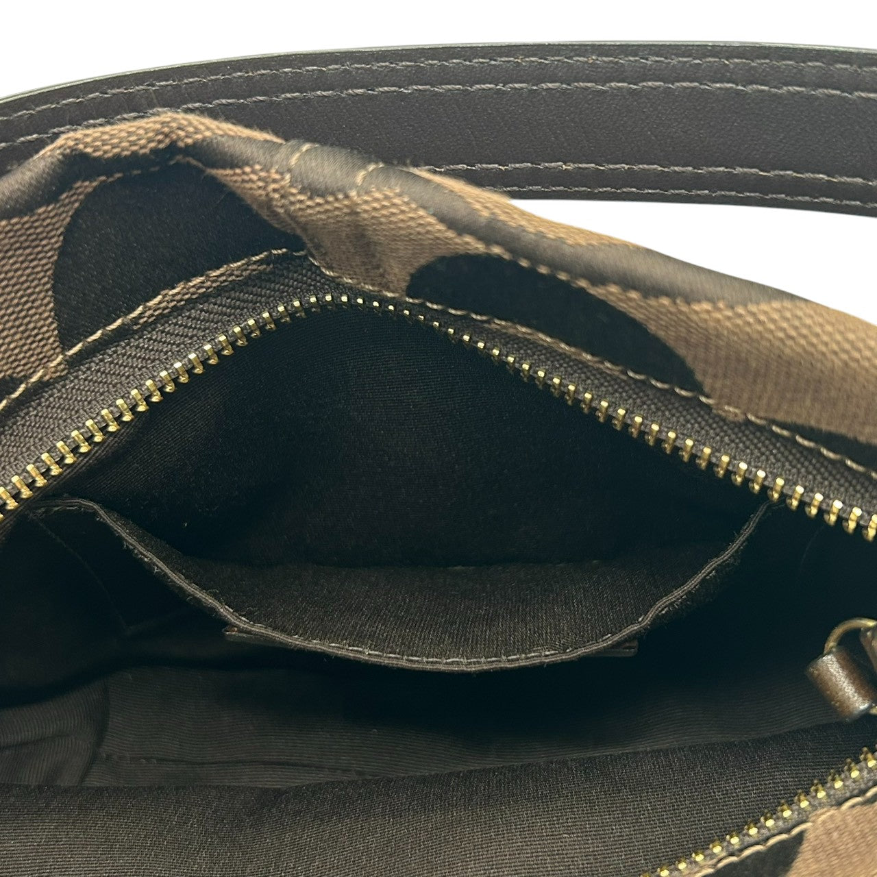 【未使用級/美品】COACH コーチ ハンドバッグ ワンショルダー アクセサリーポーチ シグネチャー キャンバス レザー ブラウン系 ゴールド金具 レディース クラシックデザイン コンパクト 人気モデル クリーニング済み s35