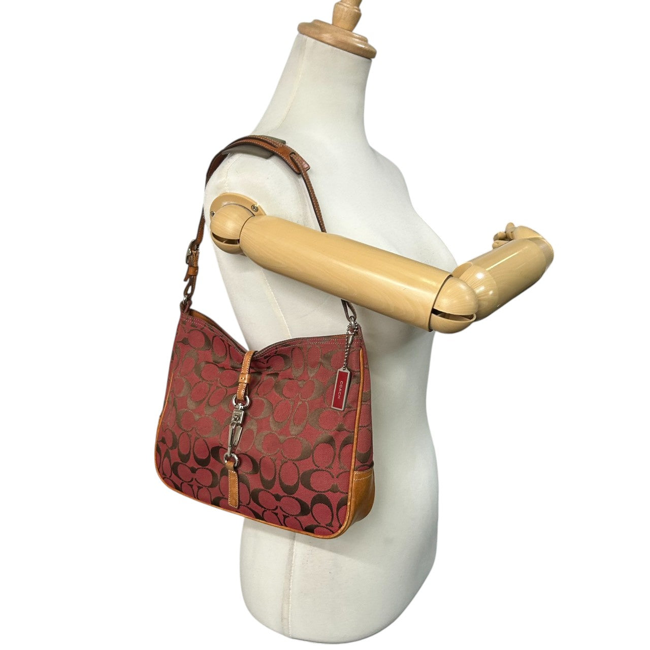 【COACH】コーチ ショルダーバッグ ワンショルダー ホーボーバッグ 6091 シグネチャー柄 キャンバス レザー レッド ブラウン系 クリップ金具 レディース エレガント カジュアル 通勤通学 デイリーユース 定番人気モデル クリーニング済み H