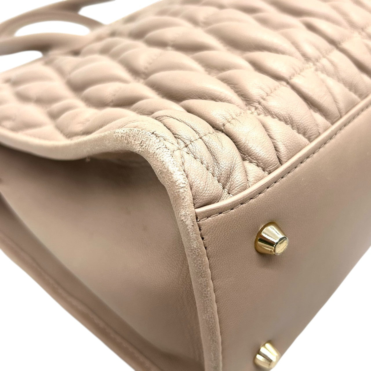 【FURLA】フルラ ハンドバッグ トートバッグ 自立可 キルティング 本革 レザー ピンクベージュ ダスティピンク系 ゴールド金具 レディース エレガント フェミニン 上品 大人可愛い ビジネス 通勤通学 パーティー お出かけ クリーニング済み H