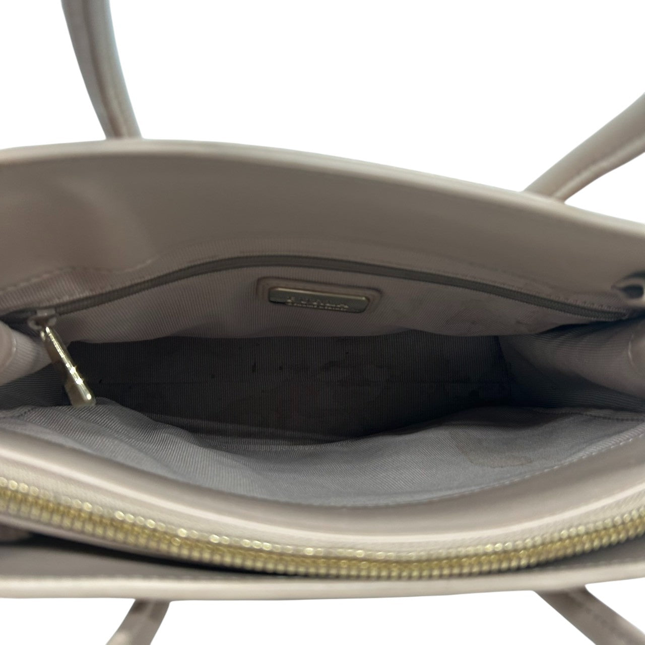 【FURLA】フルラ ハンドバッグ トートバッグ 自立可 キルティング 本革 レザー ピンクベージュ ダスティピンク系 ゴールド金具 レディース エレガント フェミニン 上品 大人可愛い ビジネス 通勤通学 パーティー お出かけ クリーニング済み H