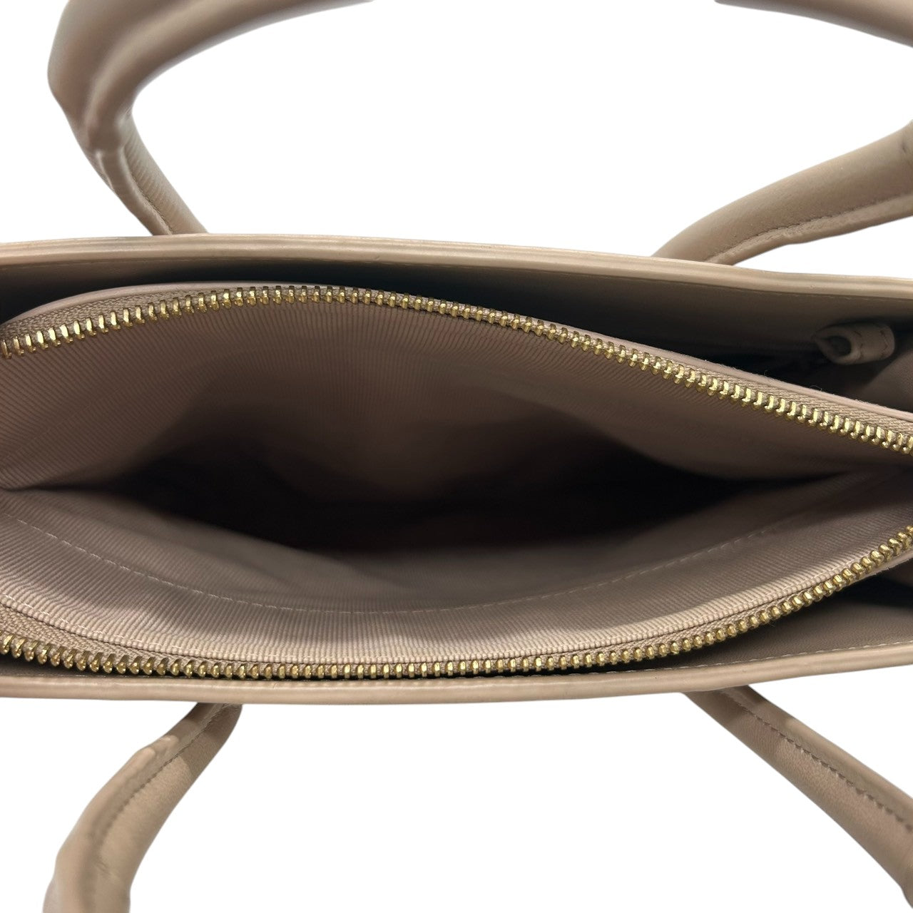 【FURLA】フルラ ハンドバッグ トートバッグ 自立可 キルティング 本革 レザー ピンクベージュ ダスティピンク系 ゴールド金具 レディース エレガント フェミニン 上品 大人可愛い ビジネス 通勤通学 パーティー お出かけ クリーニング済み H