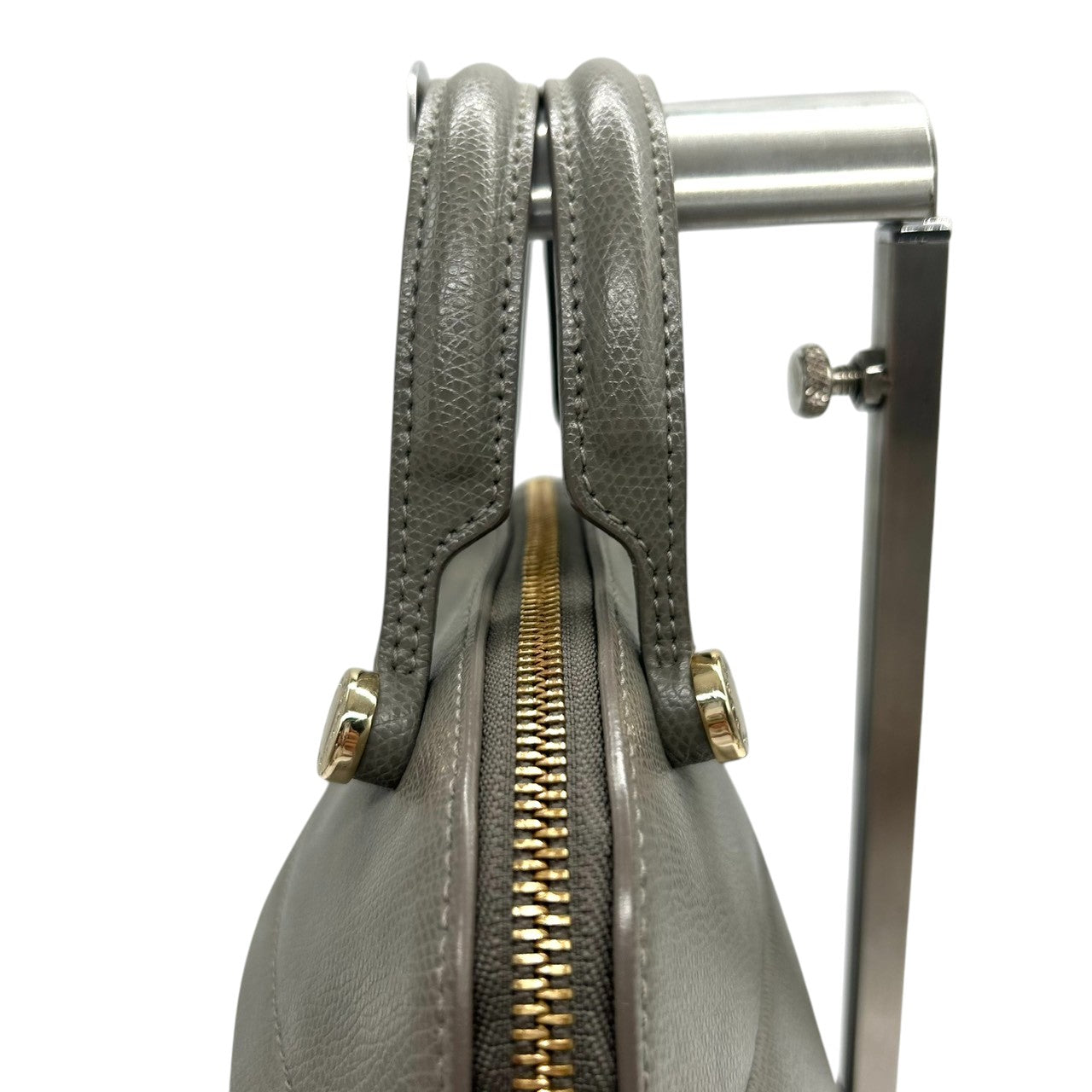 【美品】FURLA フルラ パイパー 2WAY ハンドバッグ ショルダーバッグ Mサイズ 斜め掛け可 自立可 ドーム型 本革 レザー グレー系 ゴールド金具 パドロックチャーム付き レディース ビジネス 通勤通学 エレガント クリーニング済み s57