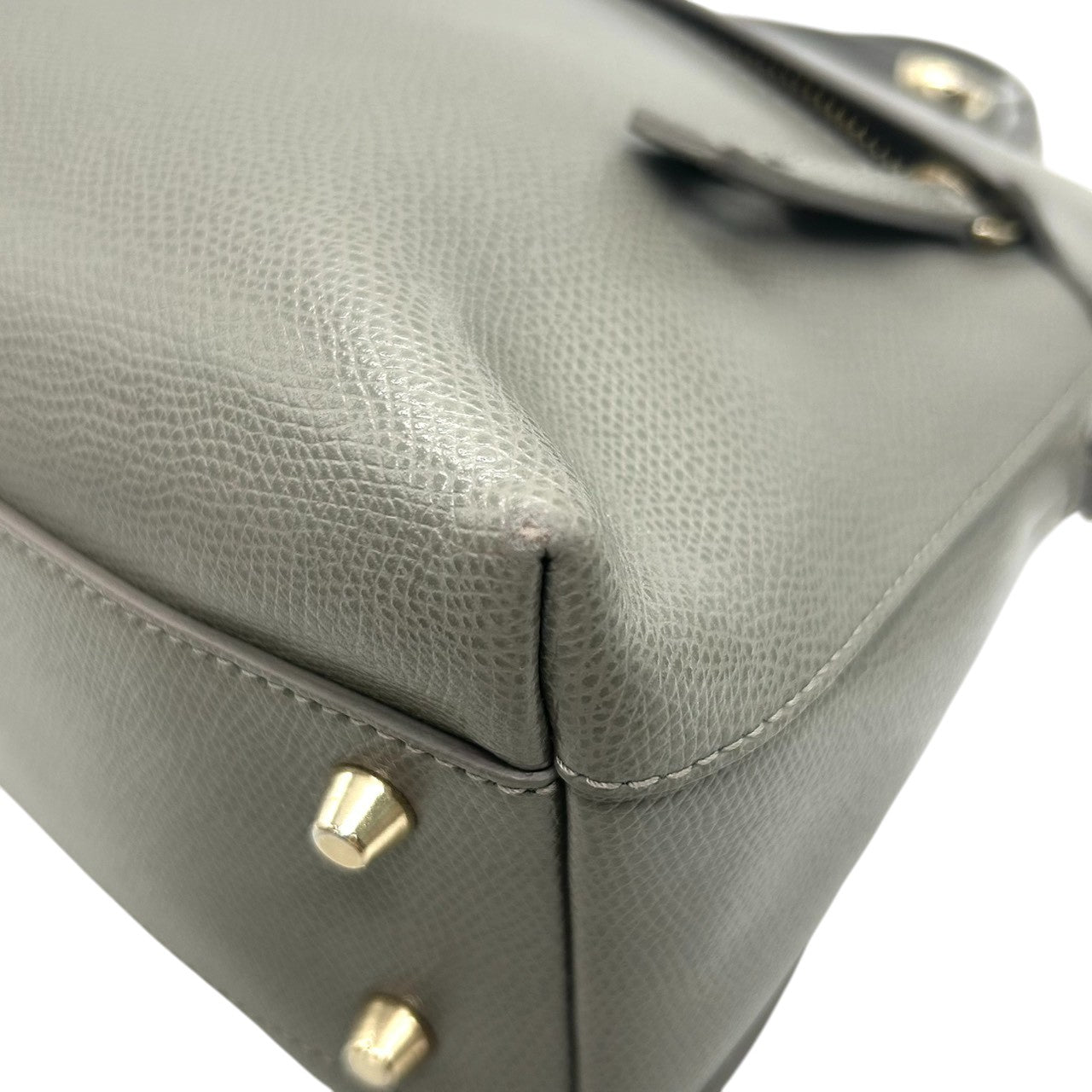 【美品】FURLA フルラ パイパー 2WAY ハンドバッグ ショルダーバッグ Mサイズ 斜め掛け可 自立可 ドーム型 本革 レザー グレー系 ゴールド金具 パドロックチャーム付き レディース ビジネス 通勤通学 エレガント クリーニング済み s57