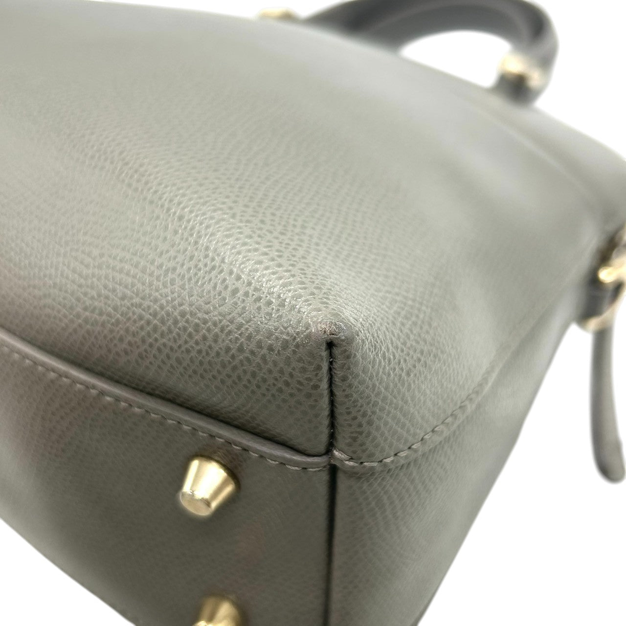 【美品】FURLA フルラ パイパー 2WAY ハンドバッグ ショルダーバッグ Mサイズ 斜め掛け可 自立可 ドーム型 本革 レザー グレー系 ゴールド金具 パドロックチャーム付き レディース ビジネス 通勤通学 エレガント クリーニング済み s57