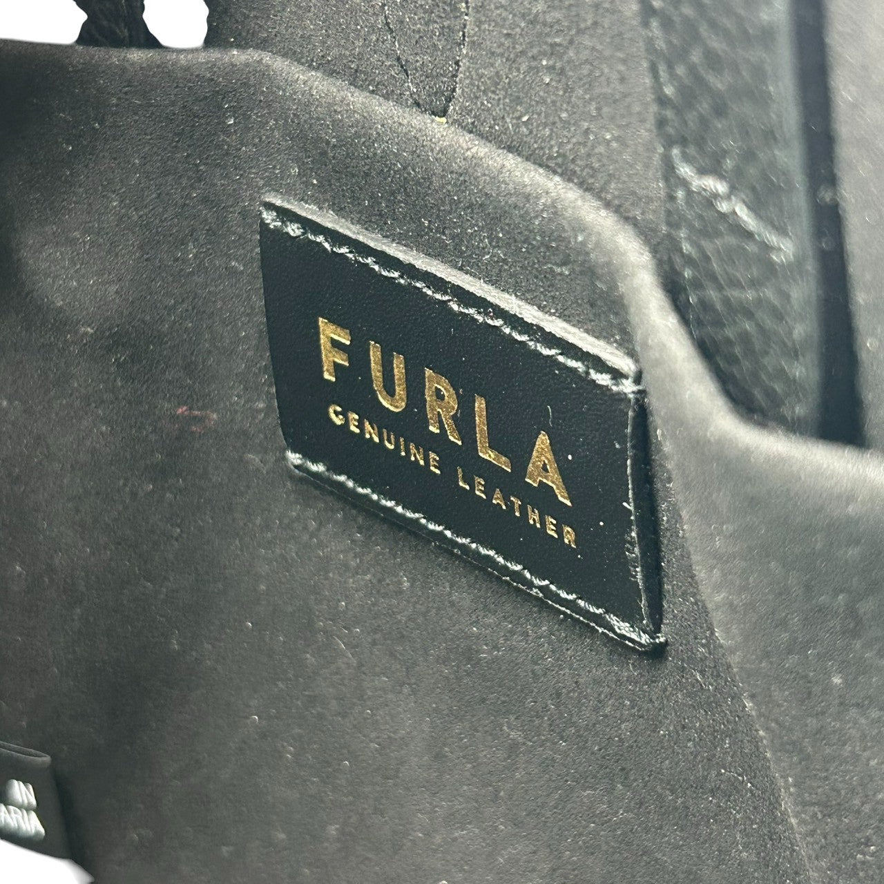 【未使用級/タグ付き】FURLA フルラ ネット ミニ 2WAY ハンドバッグ ショルダーバッグ ミニトート ドローストリング 自立可 斜め掛け可 ペブルドレザー ブラック ゴールド金具 レディース エレガント フェミニン 通勤通学 人気モデル s57