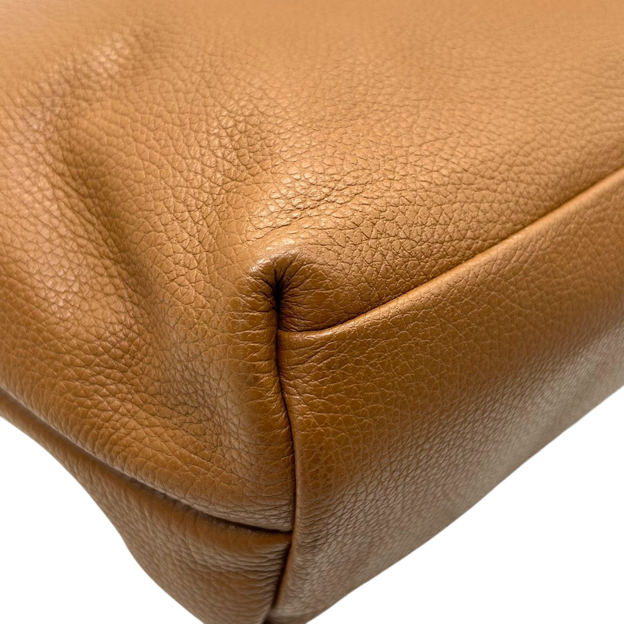 【未使用級/美品】FURLA フルラ トートバッグ ルーチェ ワンショルダー A4収納可 自立可 大容量 本革 ペブルドレザー ブラウン キャメル系 ゴールド金具 レディース ビジネスバッグ 通勤通学 エレガント 人気モデル クリーニング済み s57