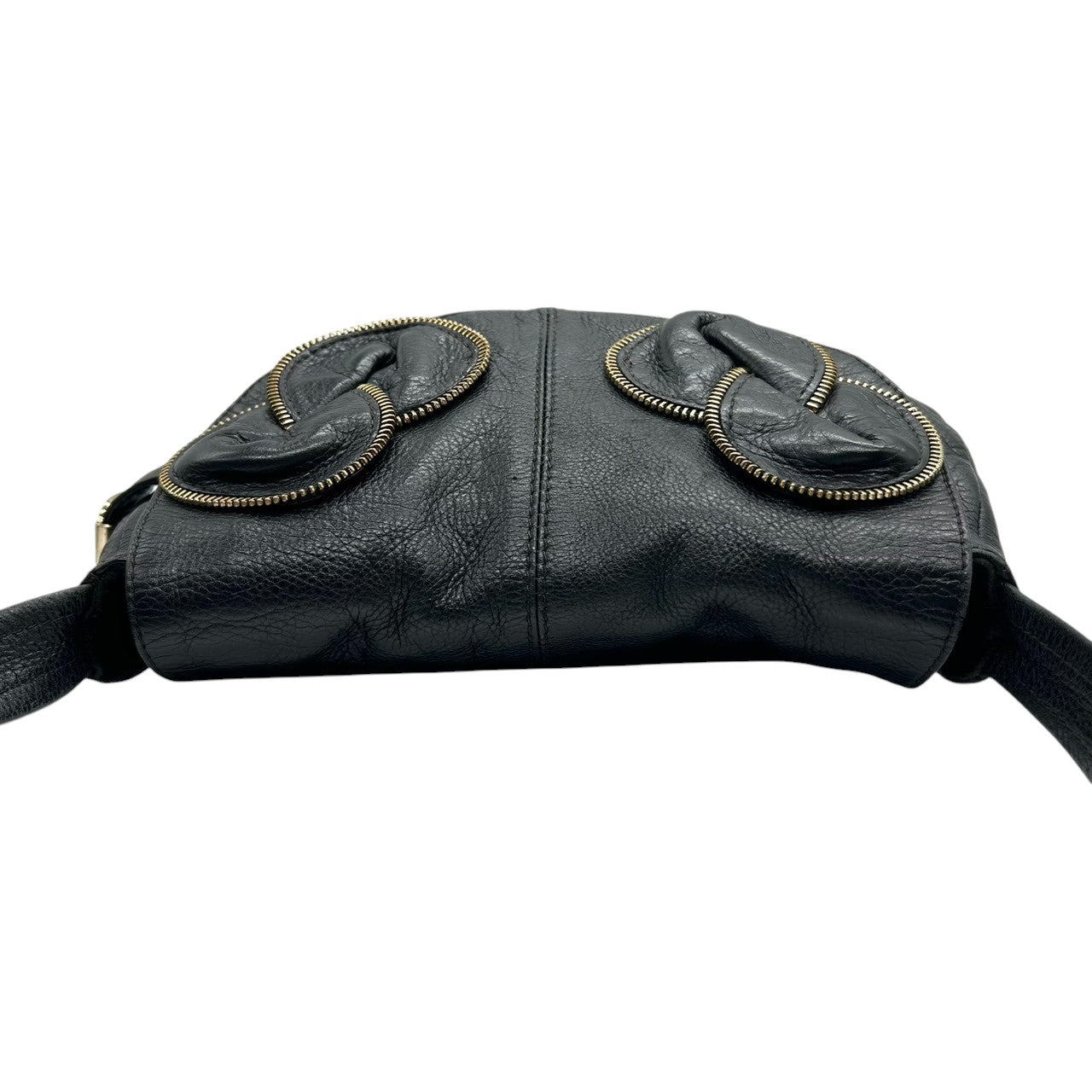 【SEE BY CHLOE】シーバイクロエ ショルダーバッグ クロスボディ 斜め掛け可 フラップ 本革 レザー ブラック 黒 ゴールドジッパーデザイン レディース カジュアル モード エレガント 人気モデル クリーニング済み s54