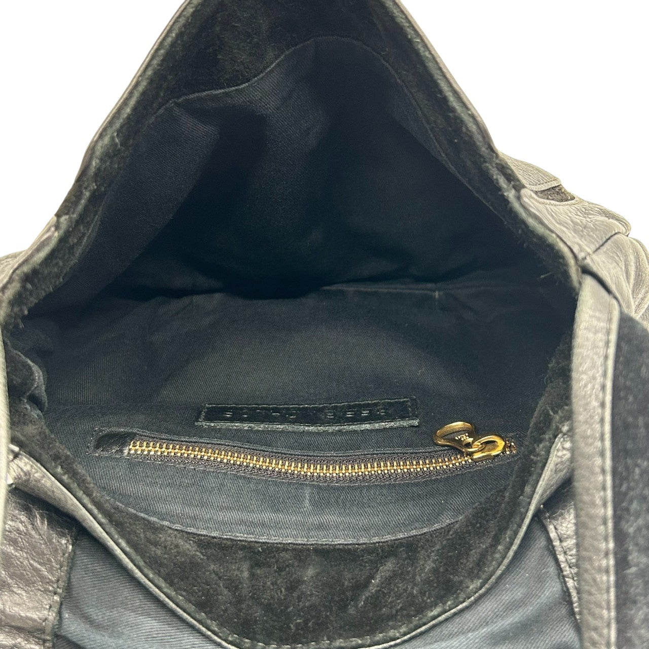 【SEE BY CHLOE】シーバイクロエ ショルダーバッグ クロスボディ 斜め掛け可 フラップ 本革 レザー ブラック 黒 ゴールドジッパーデザイン レディース カジュアル モード エレガント 人気モデル クリーニング済み s54