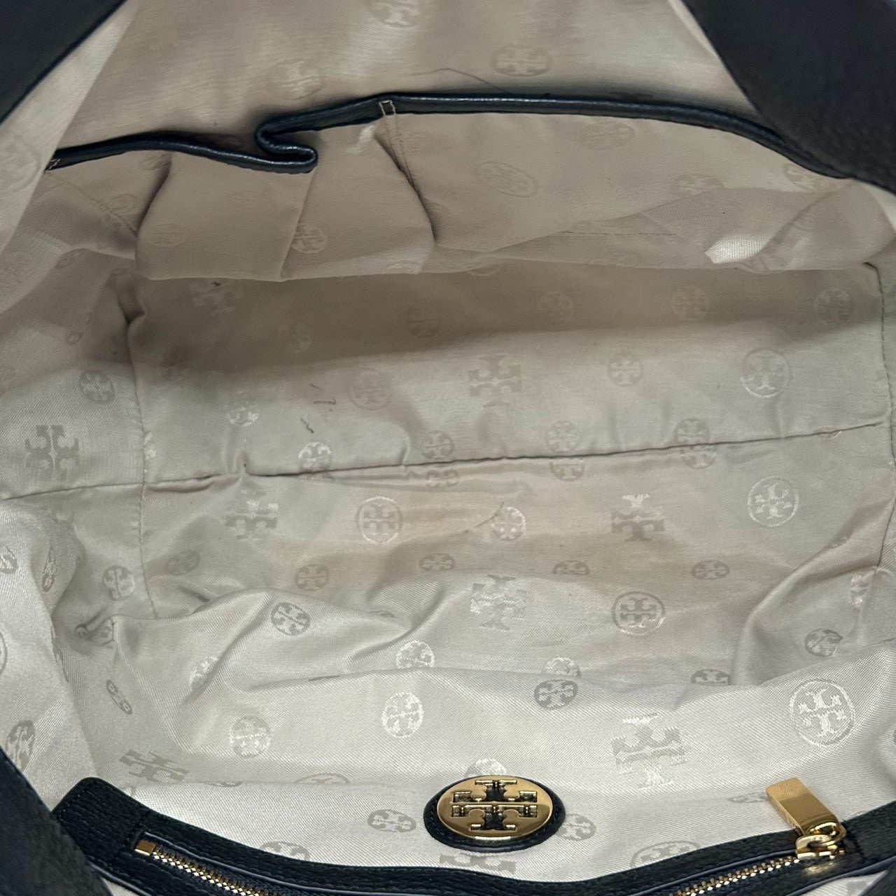 【美品/保存袋付】Tory Burch アマンダ 2WAY ハンドバッグ ショルダーバッグ 斜め掛け可 自立可 A4収納可 大容量 本革 ペブルドレザー ブラック 黒 デカロゴ レディース ビジネス 通勤通学 人気モデル クリーニング済み s54