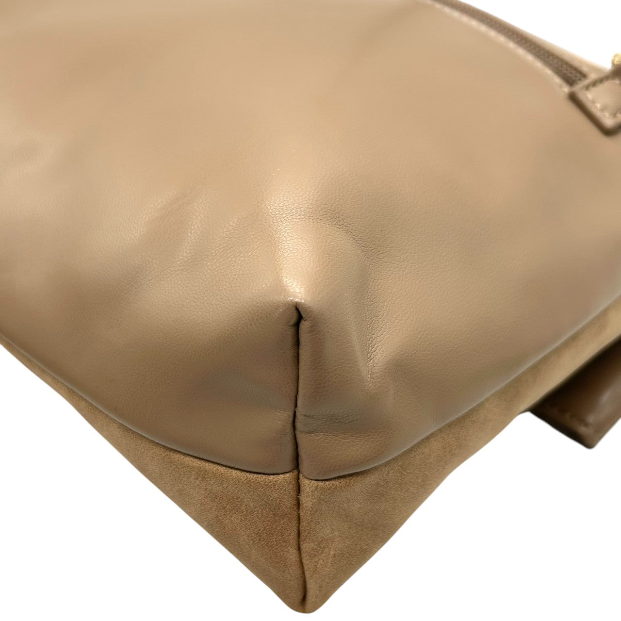 【美品】PAPILLONNER パピヨネ 2WAY クラッチバッグ ショルダーバッグ ハンドバッグ 斜め掛け可 レザー スエード ベージュ系 バンブー ターンロック レディース エレガント スタイリッシュ 人気モデル クリーニング済み s54