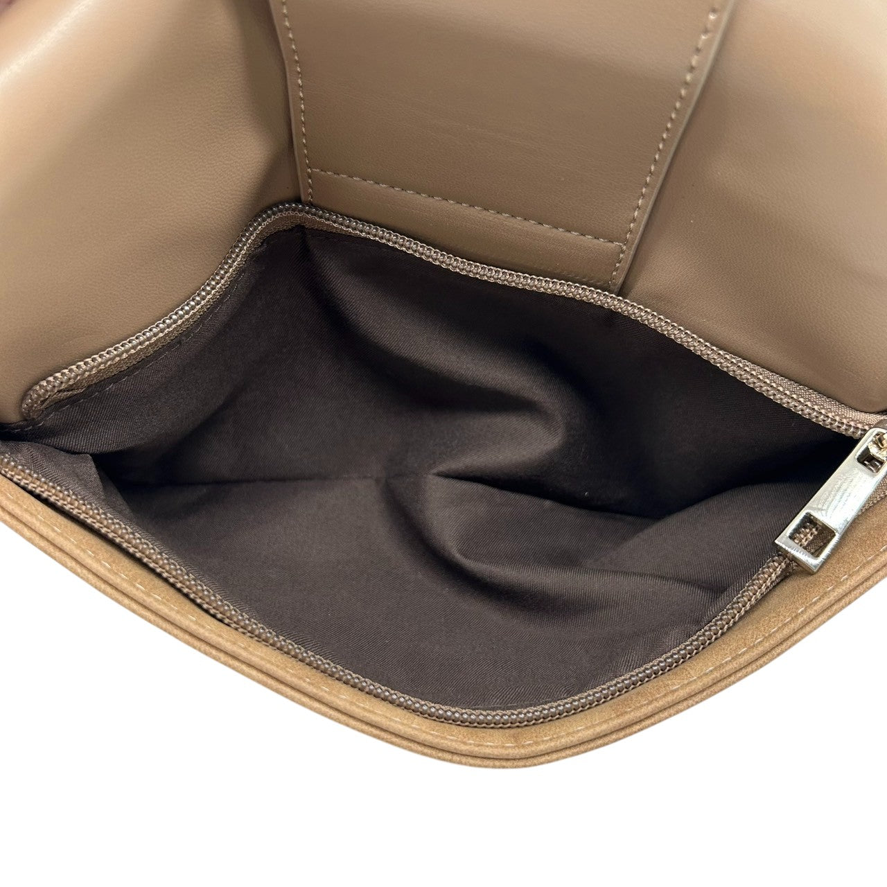 【美品】PAPILLONNER パピヨネ 2WAY クラッチバッグ ショルダーバッグ ハンドバッグ 斜め掛け可 レザー スエード ベージュ系 バンブー ターンロック レディース エレガント スタイリッシュ 人気モデル クリーニング済み s54