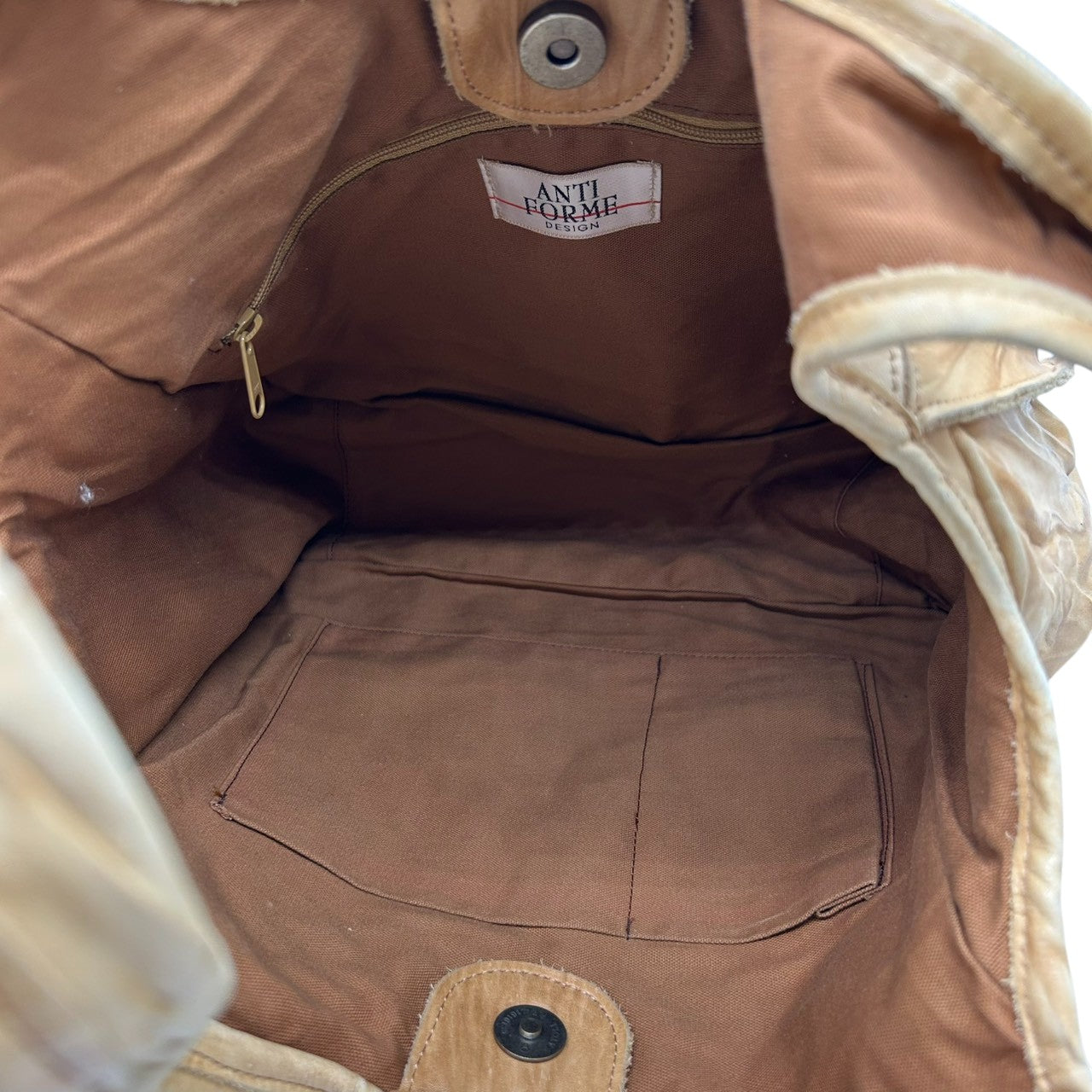 【美品】Anti-Forme Design アンチフォルムデザイン トートバッグ ワンショルダー 自立可 A4収納可 大容量 本革 レザー シワ加工 パッチワーク ブラウン キャメル系 レディース ナチュラル カジュアル 人気モデル クリーニング済み s67