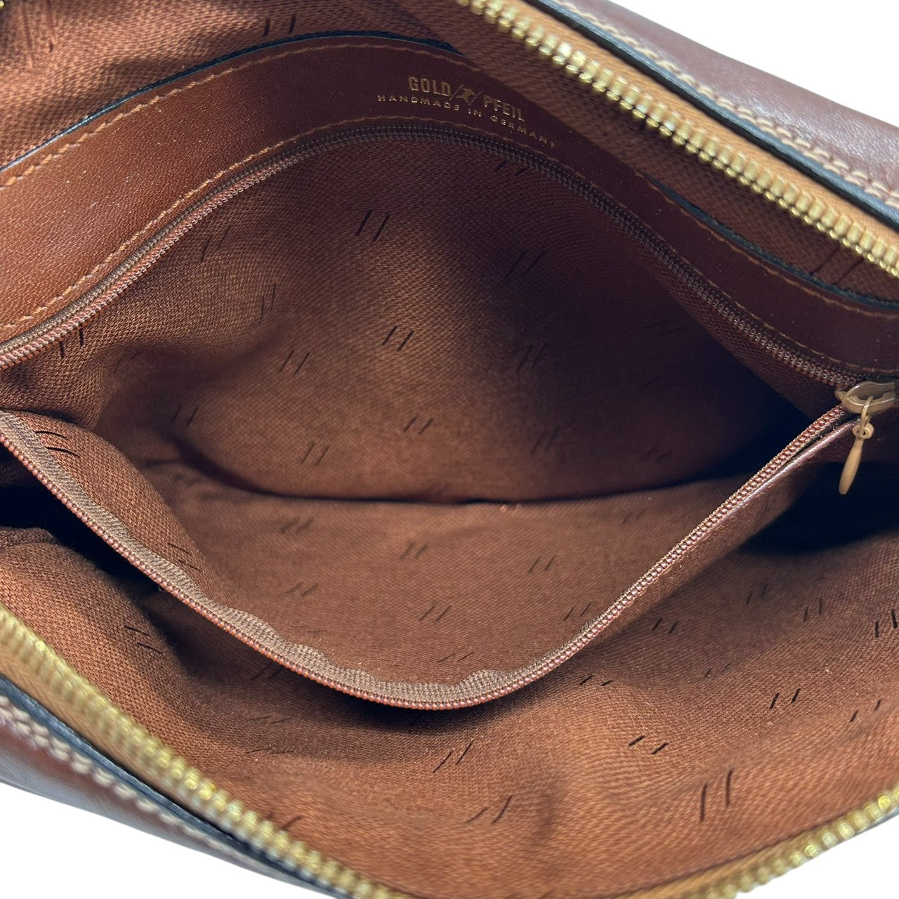 【美品】GOLD PFEIL ゴールドファイル ショルダーバッグ 斜め掛け可 本革 レザー ダークブラウン ゴールド金具 ドイツ製 ヴィンテージ クラシック レディース メンズ ユニセックス 上品 エレガント 人気モデル クリーニング済み s74