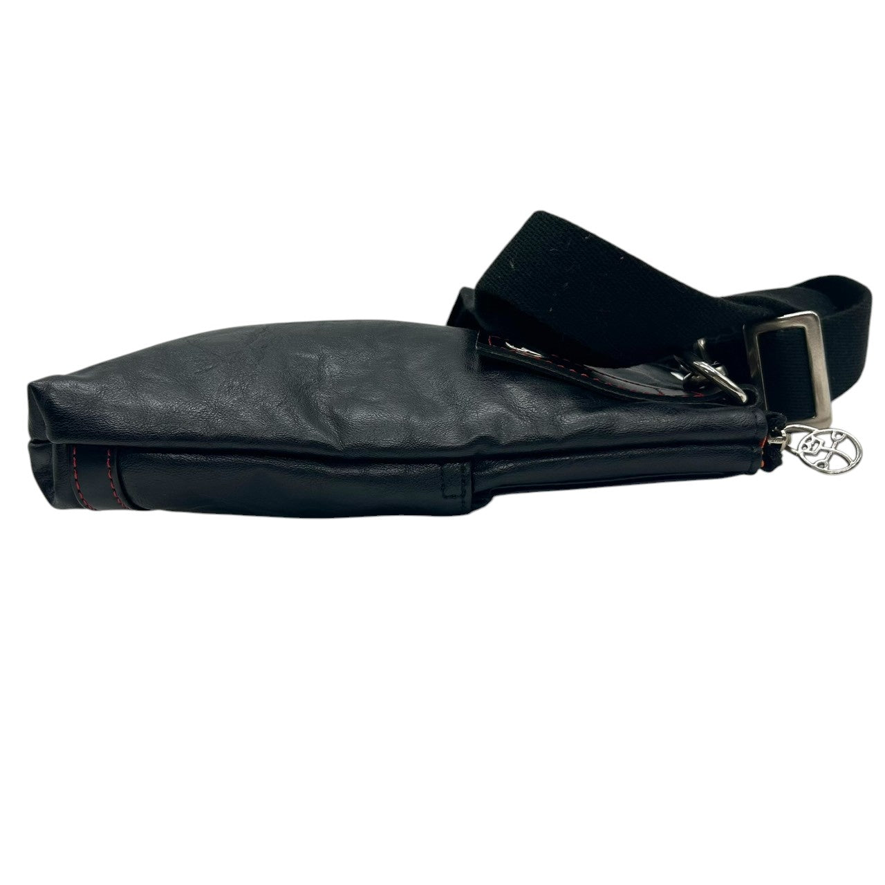 【美品】カステルバジャック ショルダーバッグ ポシェット レザー 本革 ブラック レッドステッチ ロゴ 型押し メンズ レディース ユニセックス 斜め掛け可 コンパクト 軽量 ミニショルダー カジュアル クリーニング済み 61153 U8