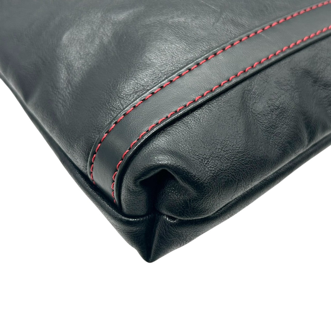 【美品】カステルバジャック ショルダーバッグ ポシェット レザー 本革 ブラック レッドステッチ ロゴ 型押し メンズ レディース ユニセックス 斜め掛け可 コンパクト 軽量 ミニショルダー カジュアル クリーニング済み 61153 U8