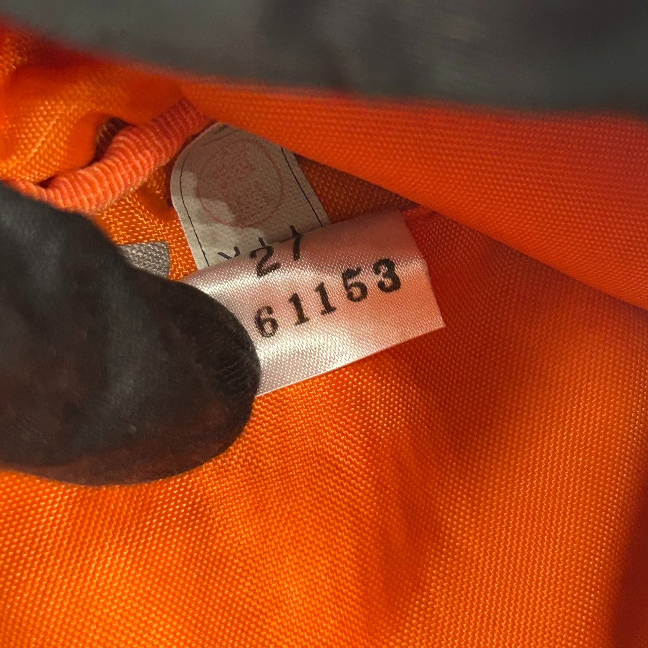 【美品】カステルバジャック ショルダーバッグ ポシェット レザー 本革 ブラック レッドステッチ ロゴ 型押し メンズ レディース ユニセックス 斜め掛け可 コンパクト 軽量 ミニショルダー カジュアル クリーニング済み 61153 U8