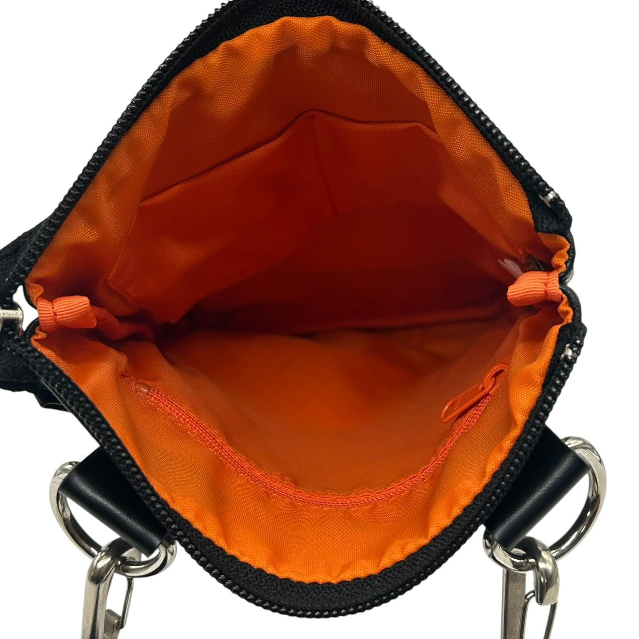 【美品】カステルバジャック ショルダーバッグ ポシェット レザー 本革 ブラック レッドステッチ ロゴ 型押し メンズ レディース ユニセックス 斜め掛け可 コンパクト 軽量 ミニショルダー カジュアル クリーニング済み 61153 U8