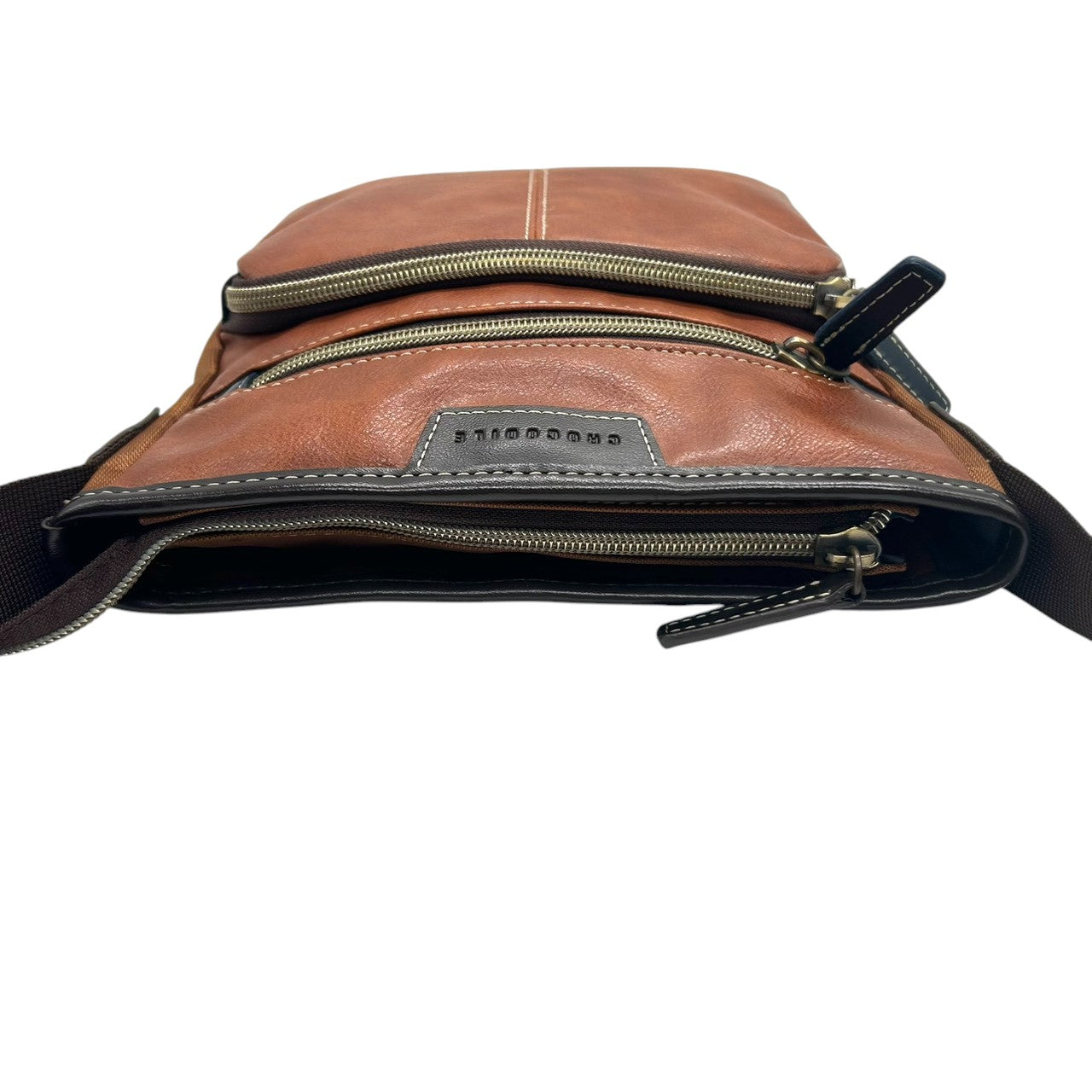 【美品】 ショルダーバッグ バイカラー レザー ブラウン ネイビー ロゴ メンズ 斜め掛け可 カジュアル ビジネス A4収納可 軽量 多機能 ファスナーポケット豊富 通勤 通学 旅行 タウンユース 万能デザイン クリーニング済み U8