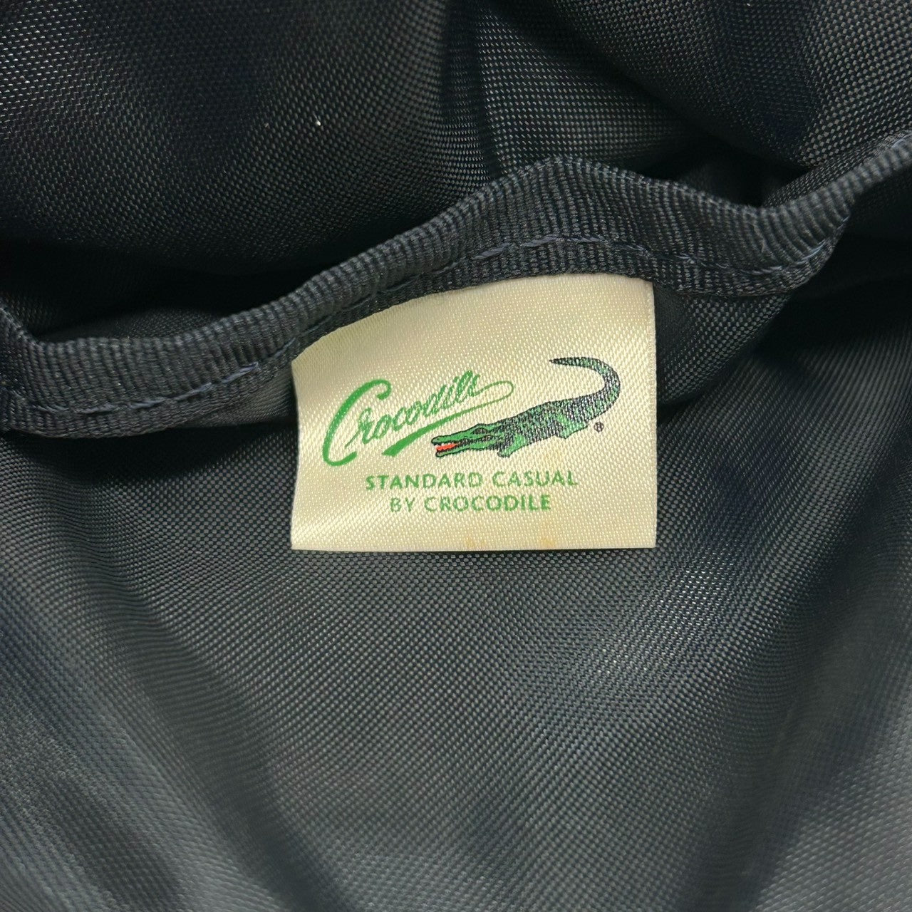 【美品】 ショルダーバッグ バイカラー レザー ブラウン ネイビー ロゴ メンズ 斜め掛け可 カジュアル ビジネス A4収納可 軽量 多機能 ファスナーポケット豊富 通勤 通学 旅行 タウンユース 万能デザイン クリーニング済み U8