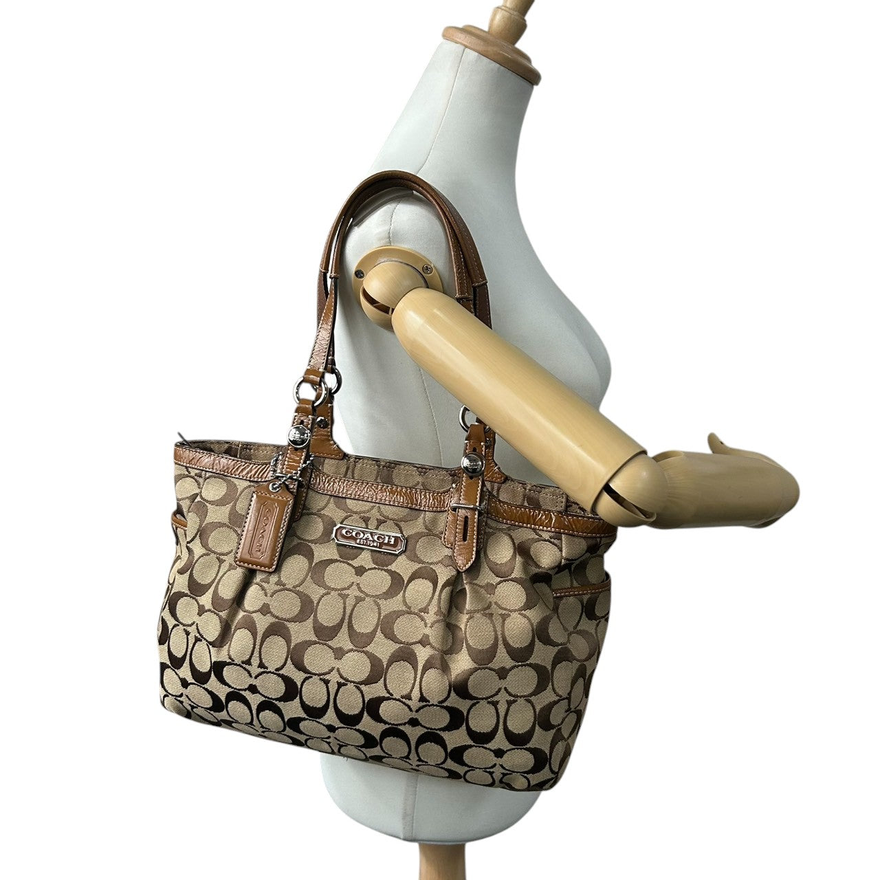 コーチ トートバッグ シグネチャー キャンバス レザー ブラウン F15146 A4収納可 肩掛け ワンショルダー 通勤 通学 レディース ハンドバッグ チャーム付き エレガント クラシックデザイン クリーニング済み s63
