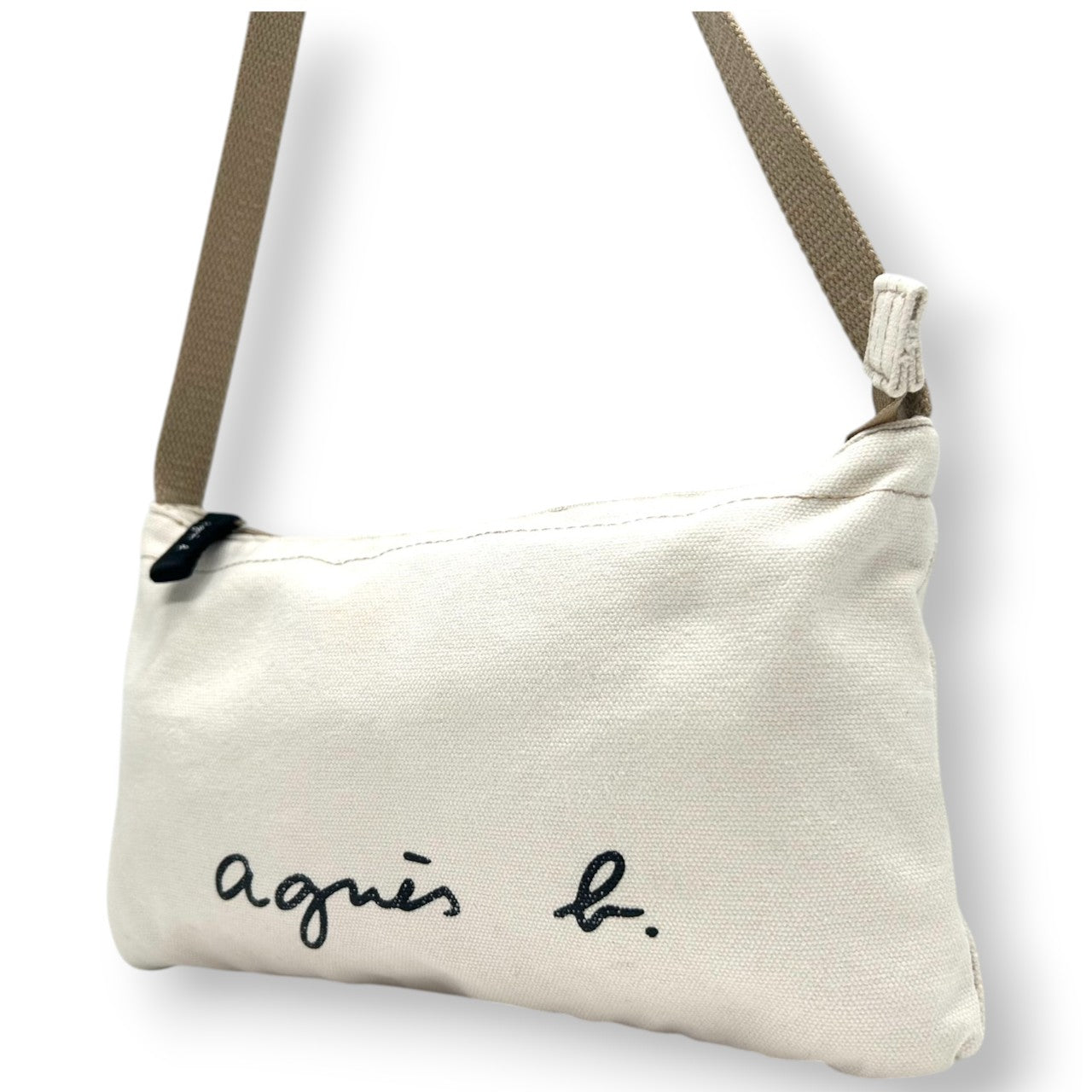 【美品】アニエスベー ショルダーバッグ キャンバス ロゴ アイボリー ポシェット サコッシュ 斜め掛け可 レディース コンパクト 軽量 カジュアル シンプルデザイン ミニバッグ お出かけ デイリーユース クリーニング済み s63