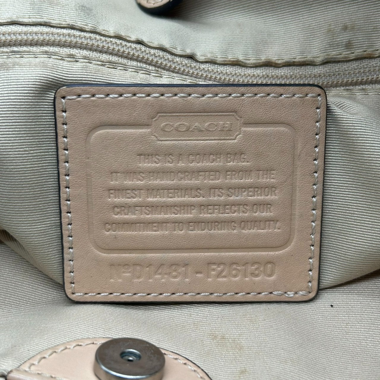 コーチ トートバッグ シグネチャー ストライプ キャンバス レザー ベージュ F26130 巾着型 ドローストリング A4収納可 肩掛け ワンショルダー 大容量 レディース ハンドバッグ 通勤 通学 チャーム付き クリーニング済み s63