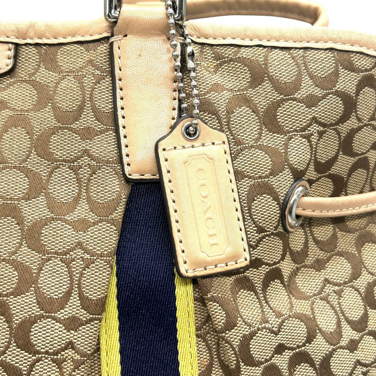 コーチ トートバッグ シグネチャー ストライプ キャンバス レザー ベージュ F26130 巾着型 ドローストリング A4収納可 肩掛け ワンショルダー 大容量 レディース ハンドバッグ 通勤 通学 チャーム付き クリーニング済み s63