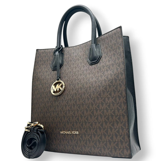 【美品】マイケルコース トートバッグ シグネチャー PVC レザー ブラウン 2WAY ハンドバッグ ショルダーバッグ 斜め掛け可 A4収納可 通勤 通学 MKロゴチャーム付き レディース ビジネス エレガント クリーニング済み 自立可 H