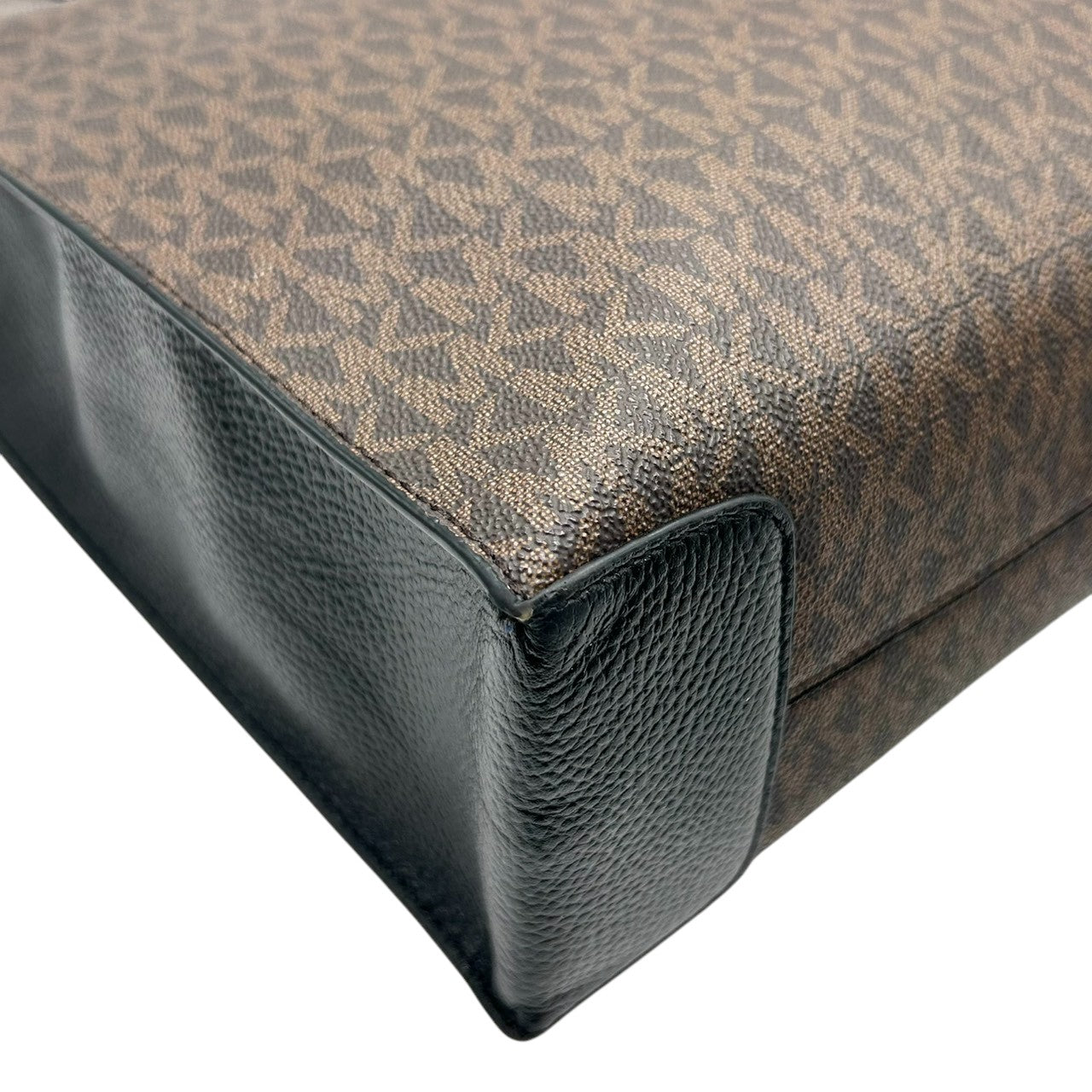 【美品】マイケルコース トートバッグ シグネチャー PVC レザー ブラウン 2WAY ハンドバッグ ショルダーバッグ 斜め掛け可 A4収納可 通勤 通学 MKロゴチャーム付き レディース ビジネス エレガント クリーニング済み 自立可 H