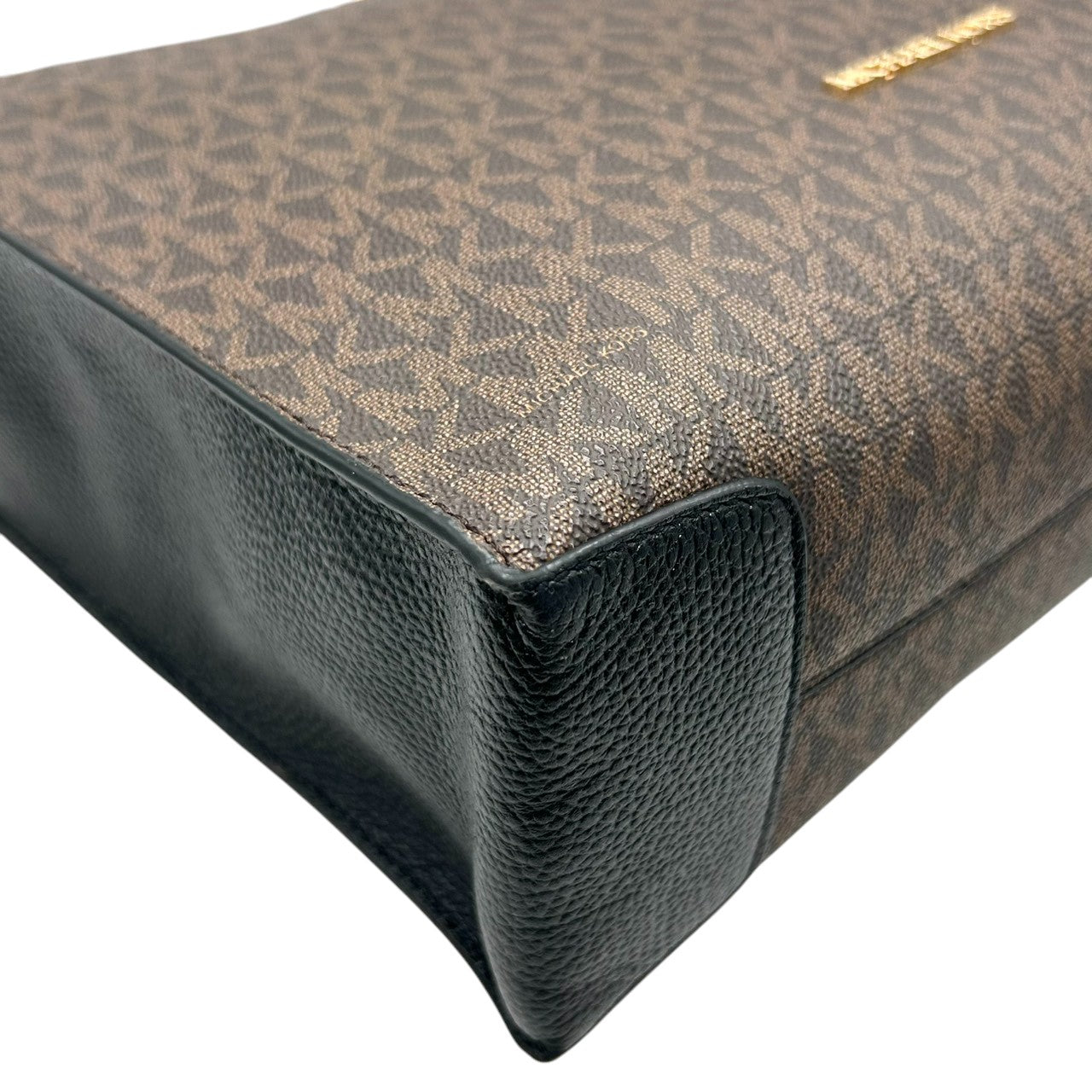 【美品】マイケルコース トートバッグ シグネチャー PVC レザー ブラウン 2WAY ハンドバッグ ショルダーバッグ 斜め掛け可 A4収納可 通勤 通学 MKロゴチャーム付き レディース ビジネス エレガント クリーニング済み 自立可 H