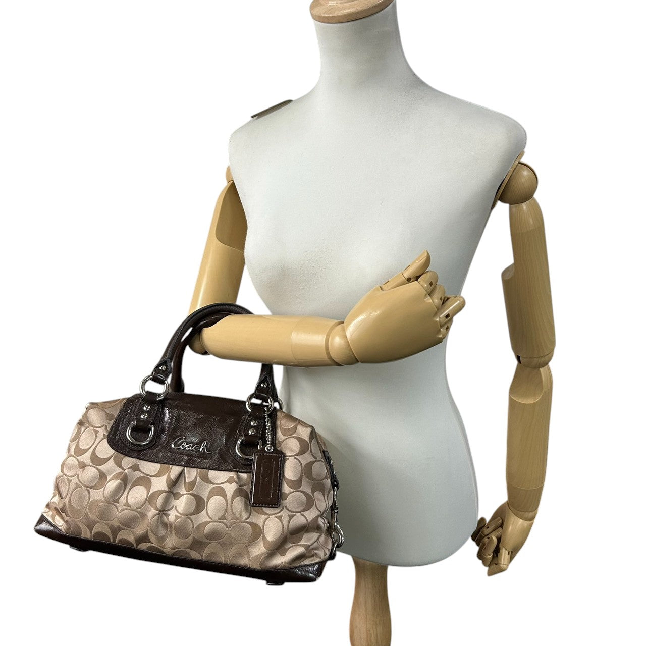 コーチ 2WAY ハンドバッグ F15443 シグネチャー ナイロン パテントレザー ブラウン ミニボストン ショルダーバッグ レディース チャーム付き エレガント クラシックデザイン コンパクトモデル クリーニング済み s26