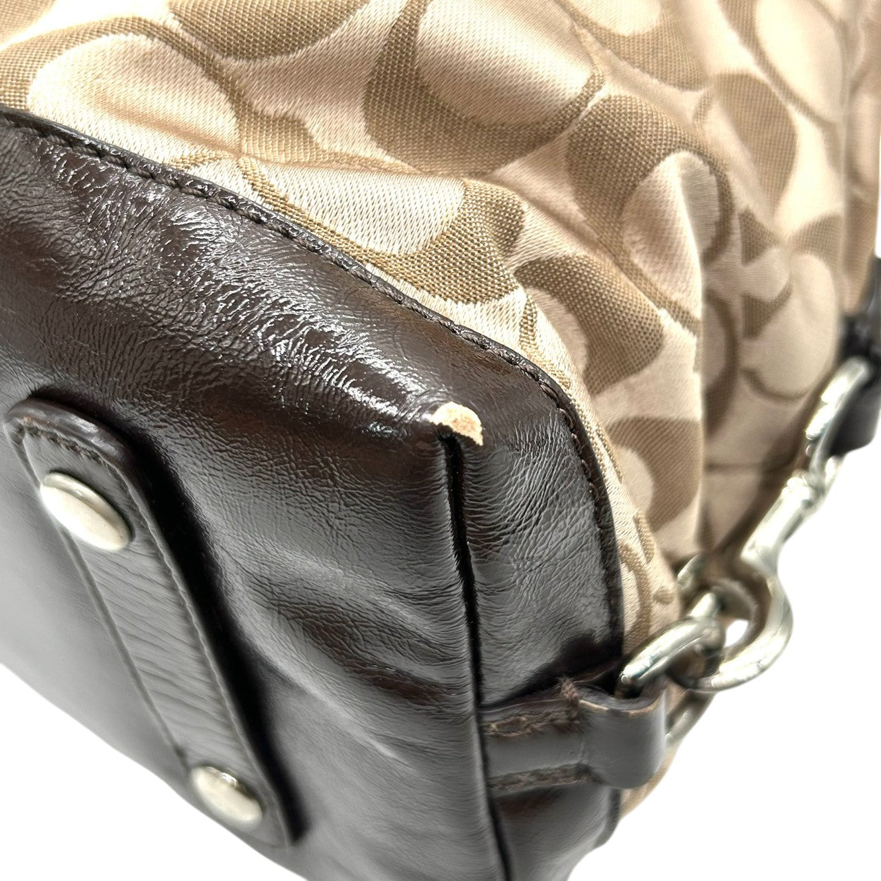 コーチ 2WAY ハンドバッグ F15443 シグネチャー ナイロン パテントレザー ブラウン ミニボストン ショルダーバッグ レディース チャーム付き エレガント クラシックデザイン コンパクトモデル クリーニング済み s26