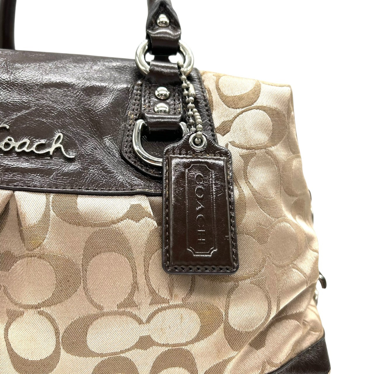 コーチ 2WAY ハンドバッグ F15443 シグネチャー ナイロン パテントレザー ブラウン ミニボストン ショルダーバッグ レディース チャーム付き エレガント クラシックデザイン コンパクトモデル クリーニング済み s26