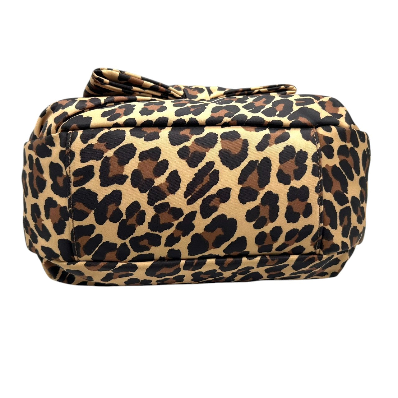 【美品】ケイトスペード ハンドバッグ ショルダーバッグ レオパード ヒョウ柄 ナイロン 型押しレザー ワンショルダー 肩掛け リボンデザイン レディース 軽量 エレガント フェミニン アニマル柄 お出かけ クリーニング済み s35