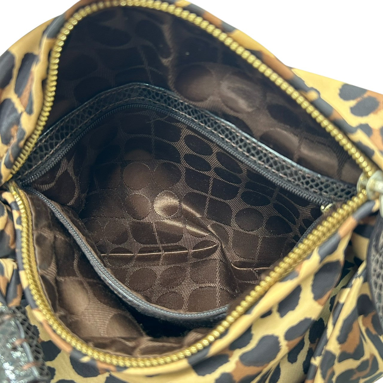 【美品】ケイトスペード ハンドバッグ ショルダーバッグ レオパード ヒョウ柄 ナイロン 型押しレザー ワンショルダー 肩掛け リボンデザイン レディース 軽量 エレガント フェミニン アニマル柄 お出かけ クリーニング済み s35