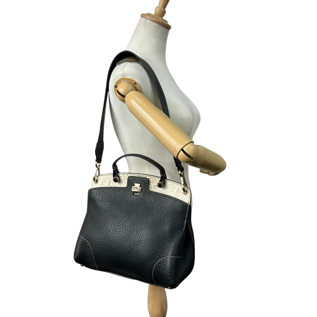 フルラ 2WAY ハンドバッグ ショルダーバッグ レザー 型押しレザー ブラック ホワイト バイカラー ターンロック レディース エレガント フォーマル イタリア製 上品 高級感 通勤 お出かけ クリーニング済み 自立可 s40