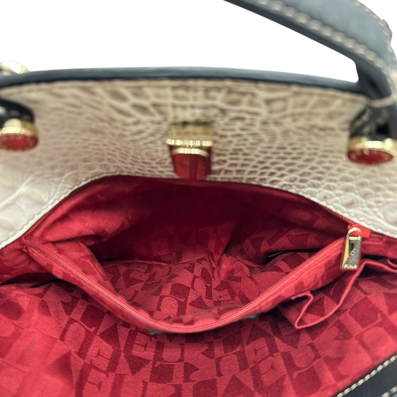 フルラ 2WAY ハンドバッグ ショルダーバッグ レザー 型押しレザー ブラック ホワイト バイカラー ターンロック レディース エレガント フォーマル イタリア製 上品 高級感 通勤 お出かけ クリーニング済み 自立可 s40