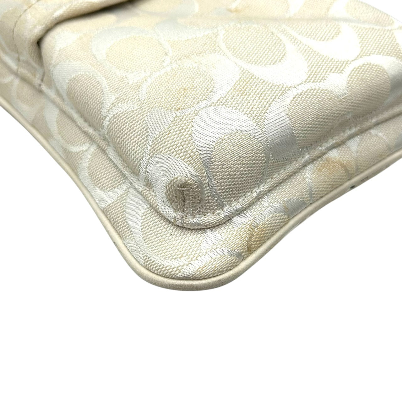 コーチ ショルダーバッグ シグネチャー キャンバス レザー 6442 アイボリー 斜め掛け可 ポシェット サコッシュ ミニショルダー コンパクト 軽量 レディース カジュアル シンプルデザイン クリーニング済み E2