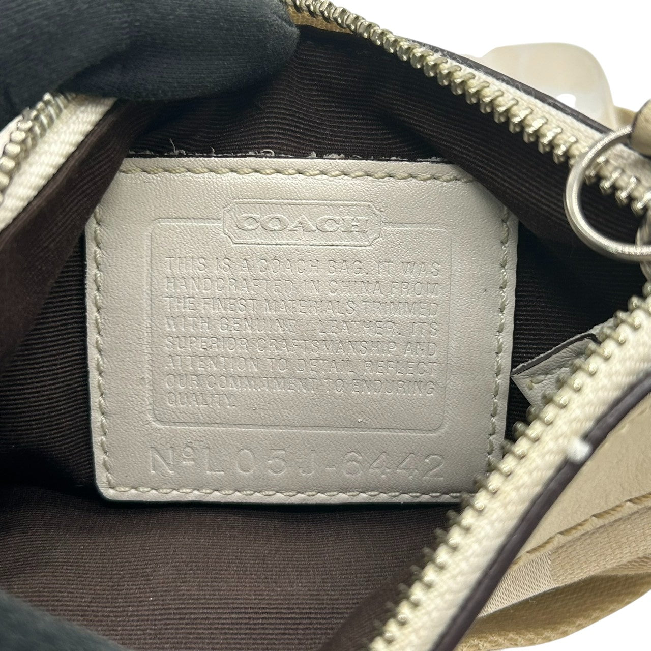 コーチ ショルダーバッグ シグネチャー キャンバス レザー 6442 アイボリー 斜め掛け可 ポシェット サコッシュ ミニショルダー コンパクト 軽量 レディース カジュアル シンプルデザイン クリーニング済み E2