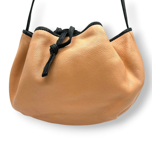 【美品】シーバイクロエ ショルダーバッグ 巾着型 ドローストリング レザー 本革 ベージュ ブラック バイカラー 斜め掛け可 レディース ポシェット ミニバッグ コンパクト 軽量 カジュアル フェミニン お出かけ デイリーユース クリーニング済み E2