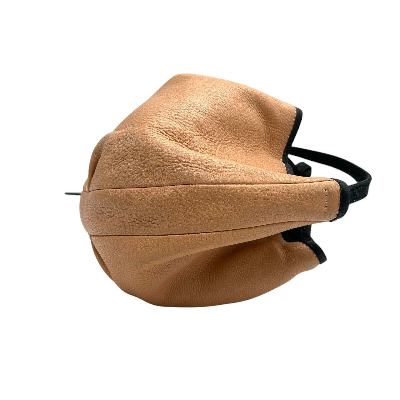 【美品】シーバイクロエ ショルダーバッグ 巾着型 ドローストリング レザー 本革 ベージュ ブラック バイカラー 斜め掛け可 レディース ポシェット ミニバッグ コンパクト 軽量 カジュアル フェミニン お出かけ デイリーユース クリーニング済み E2