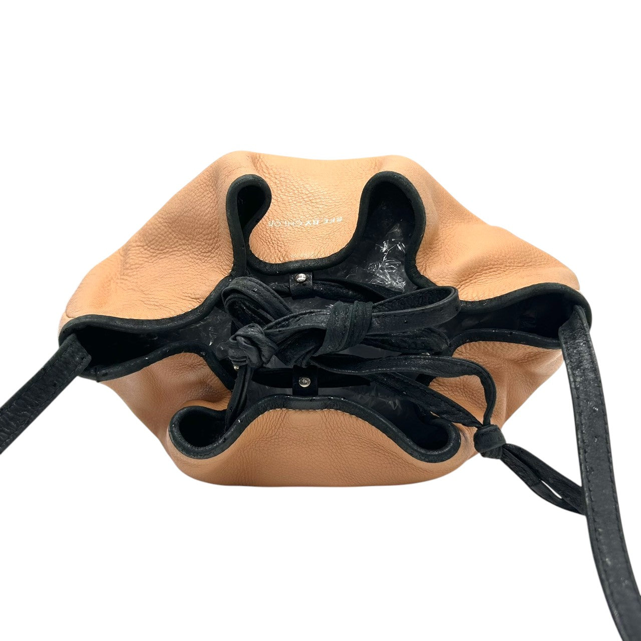 【美品】シーバイクロエ ショルダーバッグ 巾着型 ドローストリング レザー 本革 ベージュ ブラック バイカラー 斜め掛け可 レディース ポシェット ミニバッグ コンパクト 軽量 カジュアル フェミニン お出かけ デイリーユース クリーニング済み E2