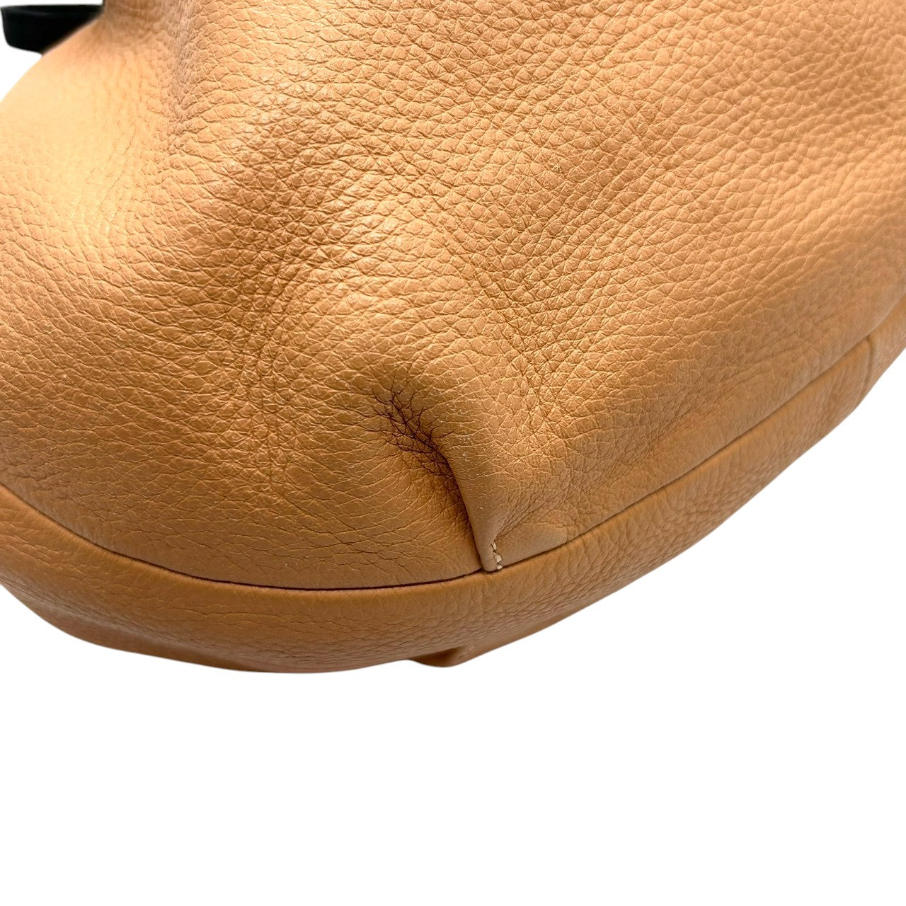 【美品】シーバイクロエ ショルダーバッグ 巾着型 ドローストリング レザー 本革 ベージュ ブラック バイカラー 斜め掛け可 レディース ポシェット ミニバッグ コンパクト 軽量 カジュアル フェミニン お出かけ デイリーユース クリーニング済み E2